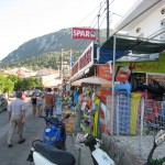 Городок Беницес - ряды магазинчиков с сувениром и прочей всячиной
